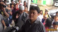 Foto-Foto Prosesi Sumpah Pocong Arya Wiguna - Tantang Farhat