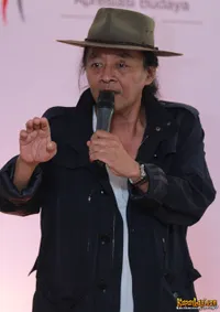 Foto-Foto Sujiwo Tejo di Preskon Maha Cinta Rahwana