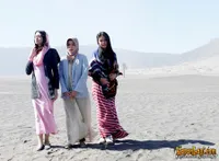 Foto - Foto Adegan KEHORMATAN DI BALIK KERUDUNG