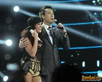 Foto Agnes Monica Akrab Dengan Daniel Mananta di Indonesian Idol