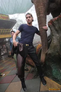 Foto Al Ghazali- El dan Dul Saat Main di Taman Safari