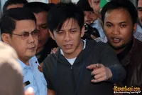 Foto Ariel Saat Menyapa Masyarakat Bandung Usai Bebas