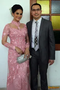 Foto Astrid Tiar dan Gerhard Reinaldi di Kebaktian Perjanjian Nikah
