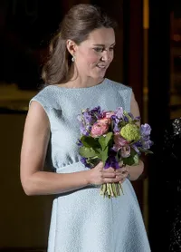 Foto Baju Hamil Kate Middleton Yang Paling Bikin Iri