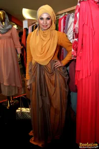 Foto Cantik Berhijab Kala Hamil ala Puput Melati