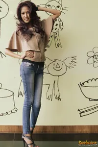 Foto Cantik Frischa Mahadewi Dalam Berbagai Pose Menawan