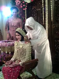 Foto Cantiknya Alyssa Soebandono Berhijab Saat Prosesi Siraman