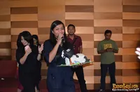 Foto Denada Berikan Kejutan Ultah Untuk Sang Suami