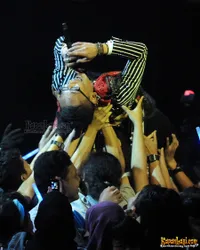 Foto Isa Raja Lempar Diri ke Penonton di Gala Show 7 X Factor