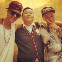 Foto Justin Bieber di Korea - Temui G-Dragon dan Psy