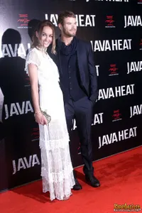 Foto Kellan Lutz Datang Bersama Kekasih - Premiere JAVA HEAT