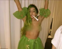 Foto Lady Gaga Nyaris Topless di Pesta Halloween