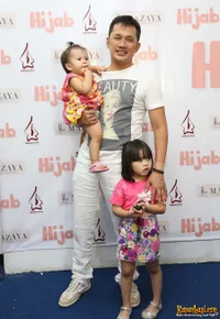 Foto Menggemaskan Dua Putri Mungil Hanung Bramantyo 