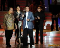 Foto Para Pemenang Piala Vidia FFI 2012 di Atas Panggung