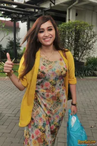 Foto Penampilan Berbeda Septy Sanustika Pasca Lepas Hijab