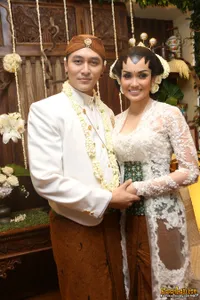 Foto Pesulap Demian Aditya Resmi Menikah Dengan Sara Wijayanto