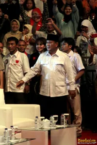 Foto Prabowo Subianto Datang ke Konser Gratis Maher Zein