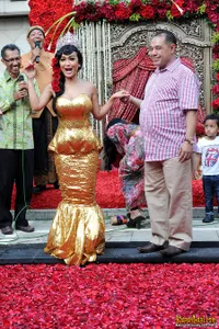 Foto Prosesi Ruwatan Julia Perez Mandi Kembang Mawar 25 Kg