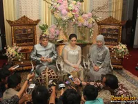 Foto Prosesi Siraman Putri Ketiga Hatta Rajasa - Jelang Nikah