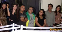 Foto Puluhan Artis Rela Antre Demi iPhone 5