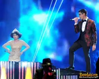 Foto Seksi Dewi Perssik Sukses Goyang Vidi Aldiano dan Afgan