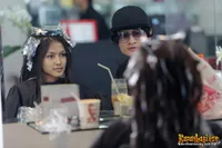 Foto Serunya Para Personel Mahadewi Saat Main di Salon
