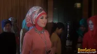 Foto Shinta Bachir Berhijab - Lelang Baju Seksi