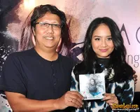 Foto Style Dewasa Gita Gutawa di Album Baru Rangkaian Kata