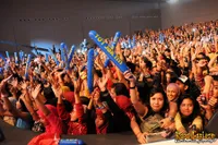 Foto Suasana Penonton di Konser NOAH BORN TO MAKE HISTORY