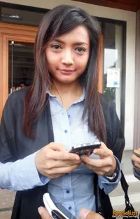 Foto Wiwid Gunawan Gugat Cerai Suaminya di Pengadilan Agama