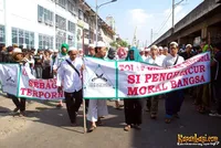 FPI Demo di Depan Kantor Maxima