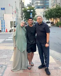 Gaji Setengah Miliar Semusim, Gaya Pratama Arhan Temani Keluarga Belanja Jadi Sorotan