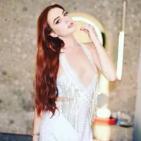 Gak Bisa Dibedakan, Kemiripan Lindsay Lohan dan Liz Gillies!