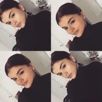 Gak Cuma Satu, Ternyata Selena Gomez Punya Delapan Kembaran!