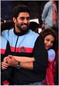 Galeri Best Momen Aishwarya Rai Bareng Suami dan Anak, Harmonis!