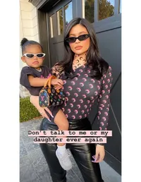 Galeri Fashion Stormi Webster, Anak Kylie Jenner yang Sudah Stylish & Hypebeast Sejak Lahir