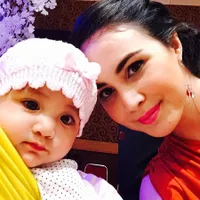 Galeri Imut Putri Arumi Bachsin, Pintar Selfie Secantik Sang Mama