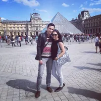 Galeri Kemesraan Donna Agnesia & Darius Saat Liburan di Paris