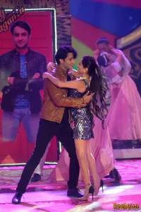 Galeri Mesra Shaheer Sheikh Bareng Seleb Cantik, Cocok Yang Mana?