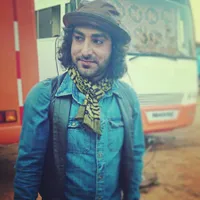 Galeri Penampilan Baru Praneet Bhatt, Jiplak Abis Johnny Depp 