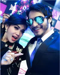 Galeri Pose Kece Ravi Bhatia & Shaheer Bareng Seleb Tanah Air