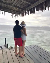 Gandeng Lekat, Sammy Simorangkir-Viviane Bersantai di Raja Ampat