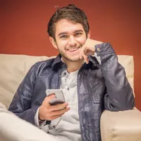 Ganteng & Berbakat, Pesona Zedd Sukses Lumpuhkan Selena Gomez