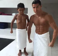 Ganteng & Seksi! Artis-Artis Ini Doyan Pamer Otot Saat Shirtless