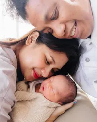 Ganteng Banget! Potret Terbaru Wajah Anak Arie Kriting & Indah Permatasari yang Mulai Diungkap