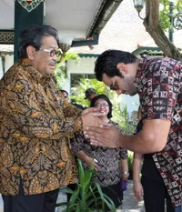 Ganteng Berbatik, Shaheer Sheikh dkk Bertemu Pangeran Yogyakarta