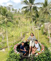 Ganteng Berdarah India, 8 Potret Karan Pradhi Singh Anak Bunga Zainal - Beranjak Remaja Wajahnya Makin Mirip Sang Mama