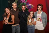 Bibit Unggul! 8 Potret Pesona Romeo Anak David Beckham dan Victoria yang Kini Pilih Ikuti Jejak Sang Ayah