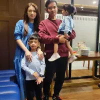 Ganteng Mirip Oppa Korea, 8 Potret Terbaru Jan Ethes Cucu Presiden Jokowi Yang Jarang Tersorot - Senyumnya Bikin Meleleh!