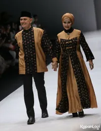 Gantengnya Awet, 8 Potret Terbaru Aktor Senior Hengky Tornando yang Sudah Jarang Tersorot - Nikmati Masa Tua Bersama Istri Tercinta